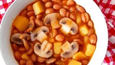 طرز تهیه خوراک لوبیا چیتی با سیب زمینی و قارچ، یک صبحانه کامل و مقوی