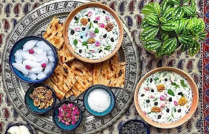راز خوشمزگی آبدوغ خیار ؛ بجای کشمش داخل آبدوغ خیار چی بریزیم ؟