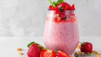 طرز تهیه میلک شیک توت فرنگی، یک نوشیدنی بهاری دلچسب و کافی شاپی