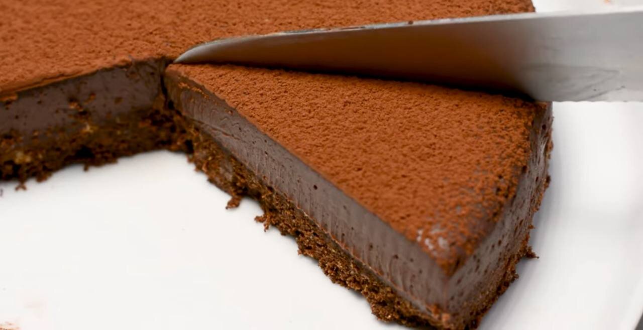 طرز تهیه چیزکیک شکلاتی یخچالی بدون فر 