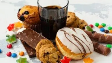 نوشابه یا شکلات؟ کدام یک مضرتر است؟