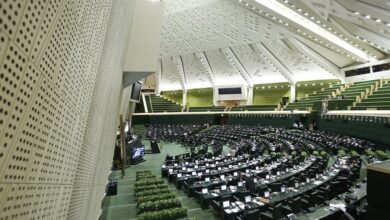 استفاده نمایندگان از تلفن همراه در صحن ممنوع است استفاده نمایندگان از تلفن همراه در صحن ممنوع است