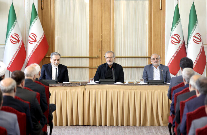 اگر با برنامه و در چارچوب سیاست‌های نظام عمل کنیم، مشکلات حل‌شدنی است